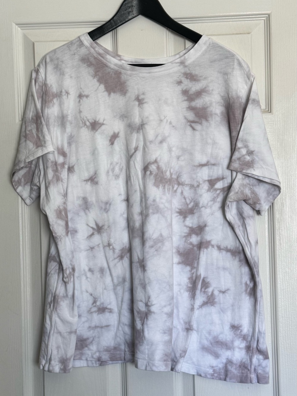 Athleta Women’s Short Sleeve Tie-Dye Tee in Light Gray and White